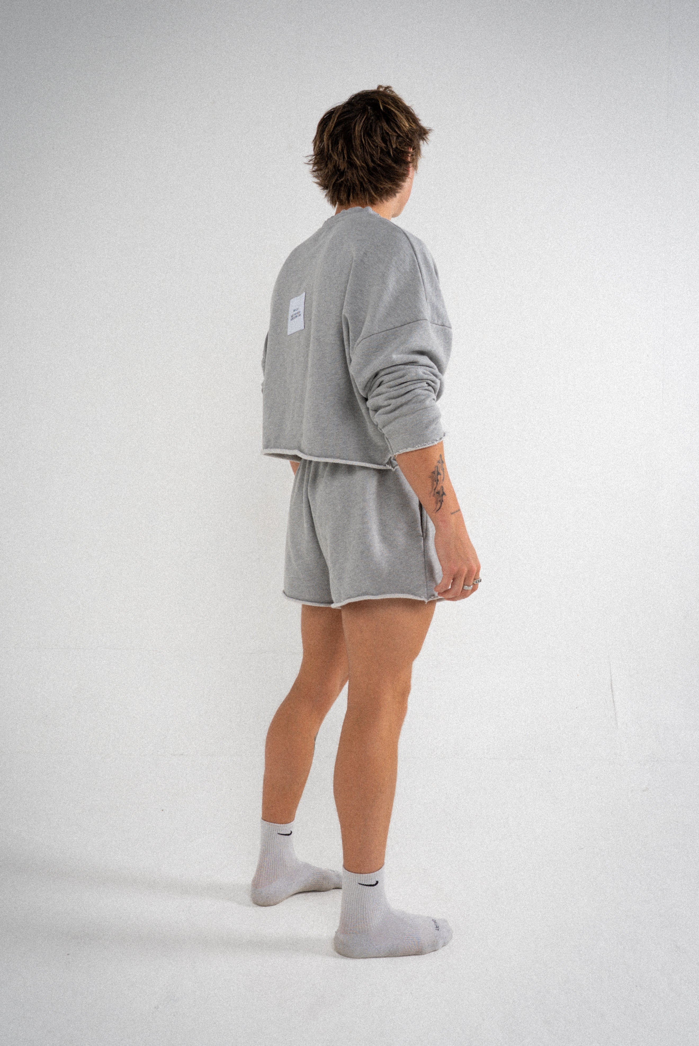 SIGNATURE CUT CREWNECK